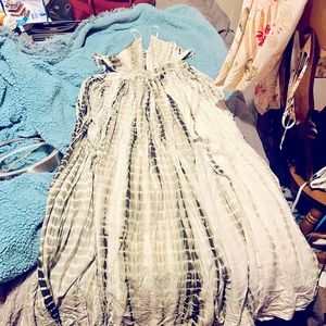 I’m selling a maxi dress it’s laced all the way up in the back it’s so beautiful